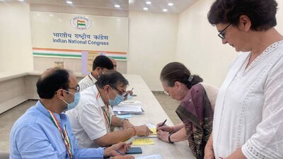 Kharge Versus Tharoor | Sonia, Rahul, and other Congress leaders cast their vote in party presidential election