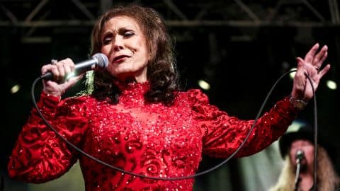 Country Music Star Loretta Lynn Dies At Age 90