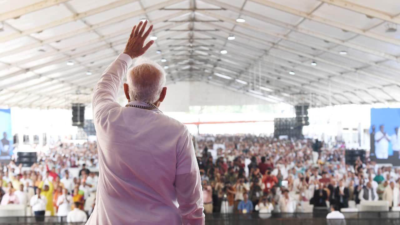 Son of the soil theory in Gujarat is working in favour of the BJP: Sanjay Kumar