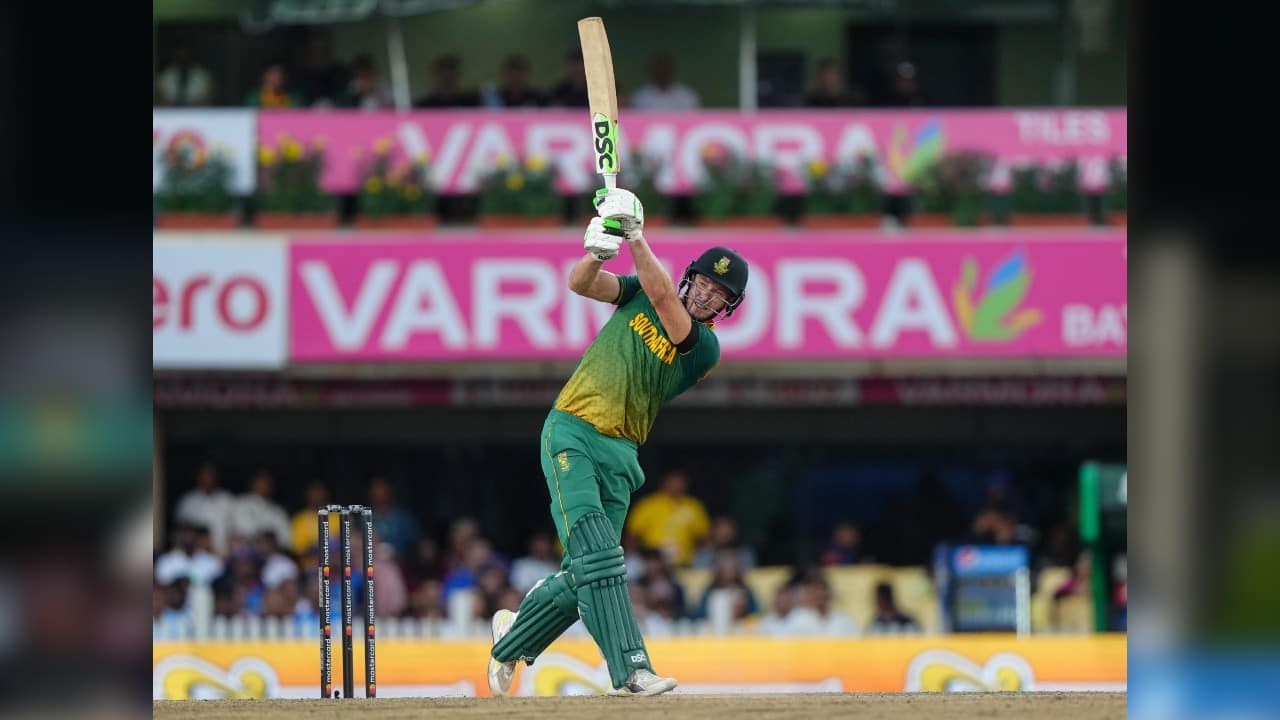 David Miller scored 35 not out off 34 balls but South Africa finished with a sub-par score. (Image: AP)