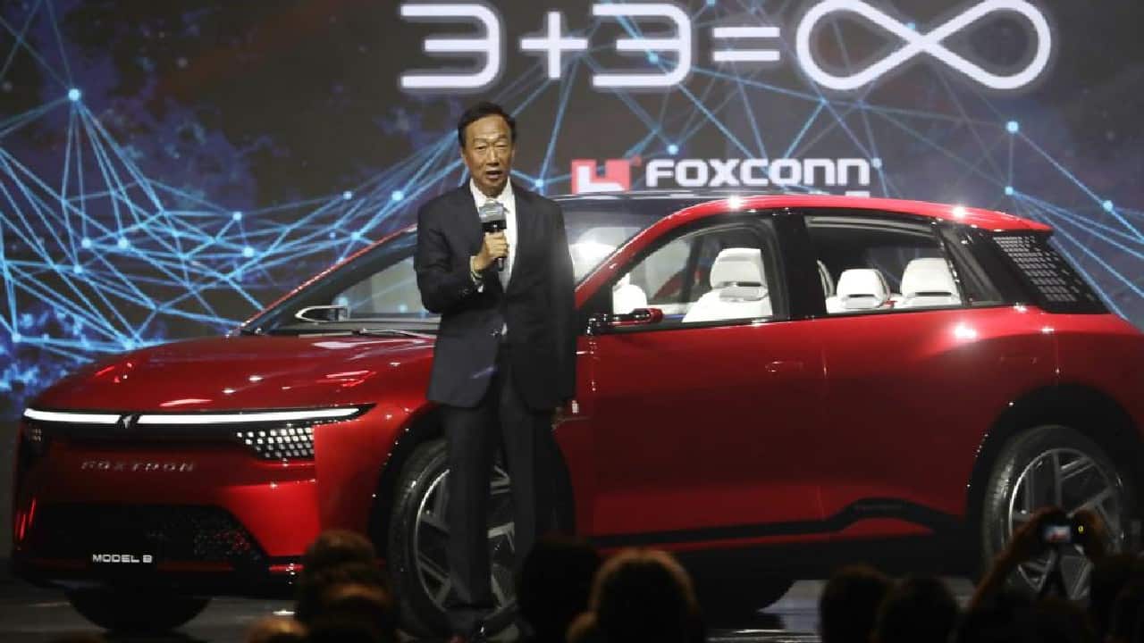 Hon Hai simplified the complexity of software development and greatly shortened the development time through HHEV.OS. This ideal EV software platform has excellent scalability, conforms to vehicle regulations and safety, and ensures instant and reliable transmission. (Image: AP)