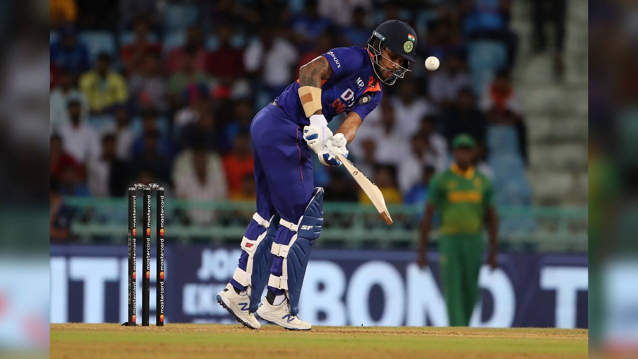 In reply, India got off to a poor start and was reduced to 51-4 after openers Shikhar Dhawan (4) and Shubman Gill (3) fell cheaply. (Image: AP)