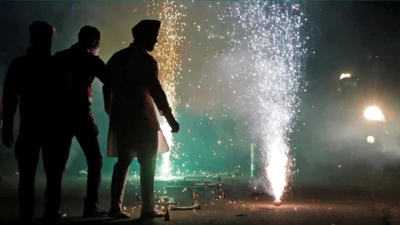 Did green crackers make a difference? Delhi's AQI tells a complex story after Diwali