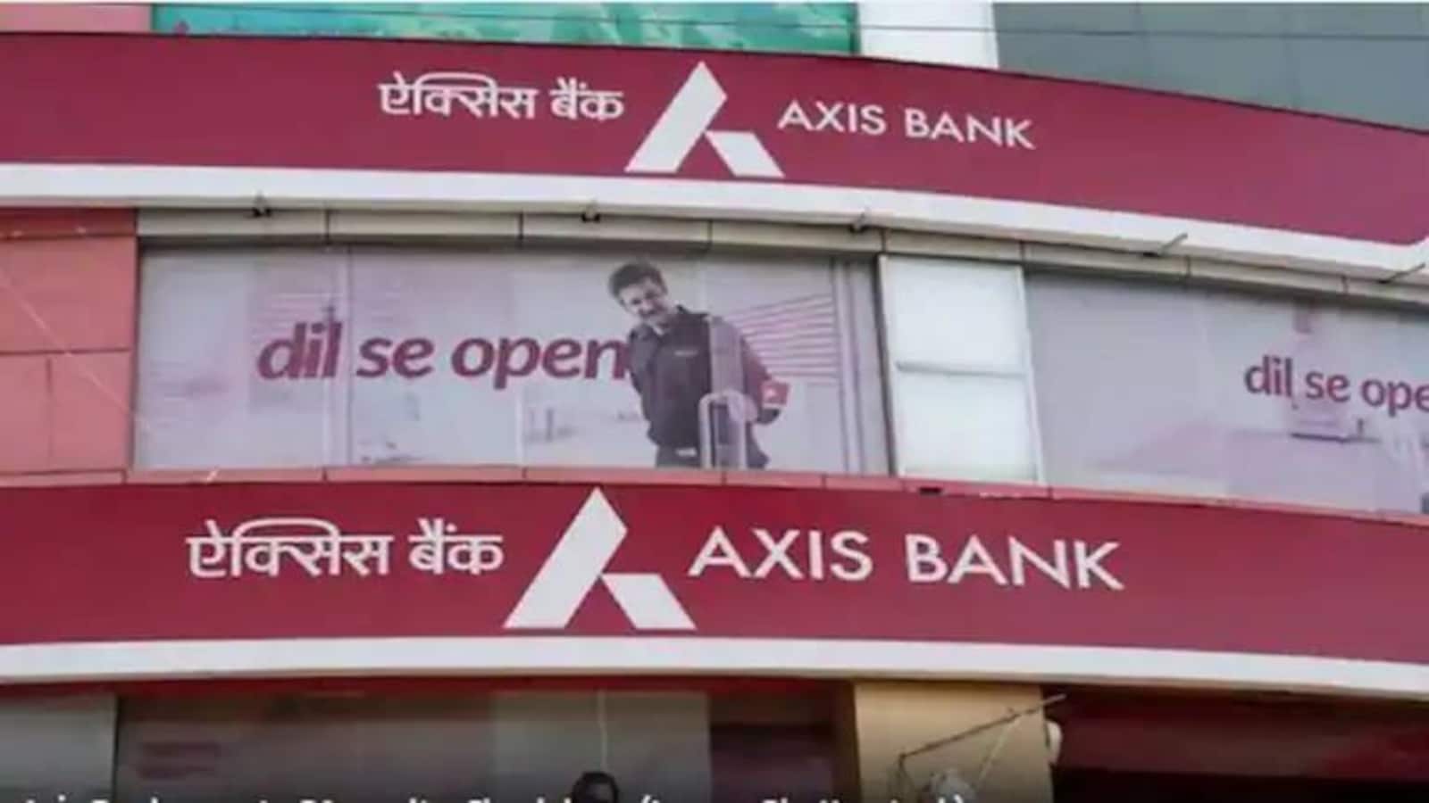 Axis Bank down 3% as non-retail investors start bidding for government stake
