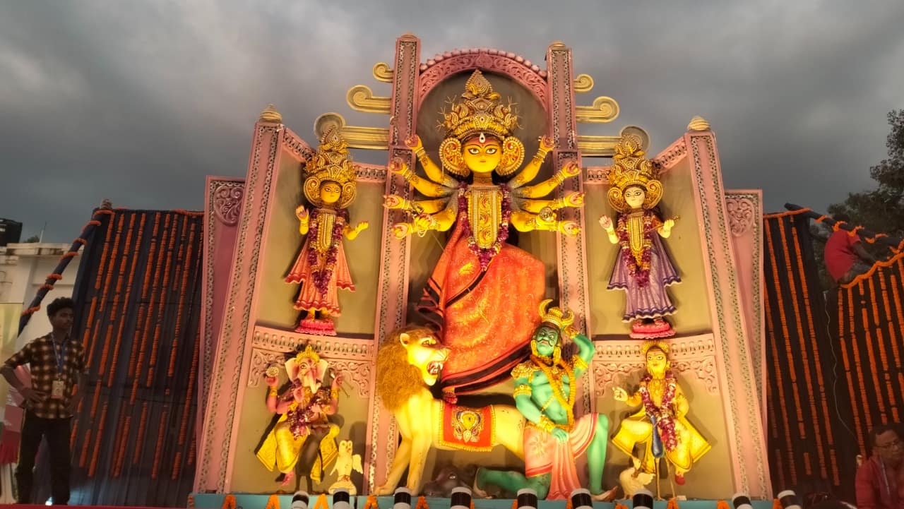 The programme started at 4.30 pm and went on till 9.15 pm, because of which several major thoroughfares of the city were blocked, leading to road diversions and rush hour traffic pile-up. (Image credit: @TreesFowlUtter/Twitter)