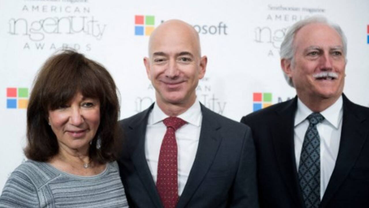 Bezos family to donate $710.5 million to cancer center in Seattle
