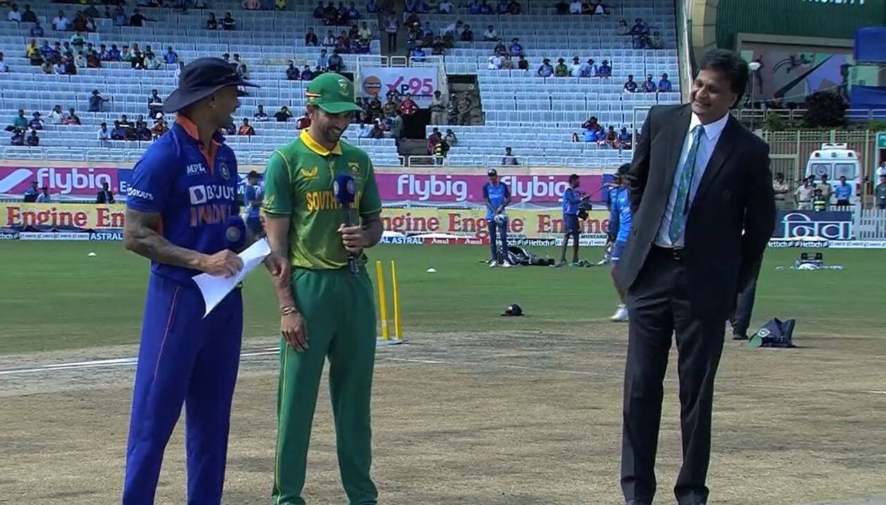 India vs South Africa: Referee Javagal Srinath forgets to give Shikhar Dhawan the toss coin