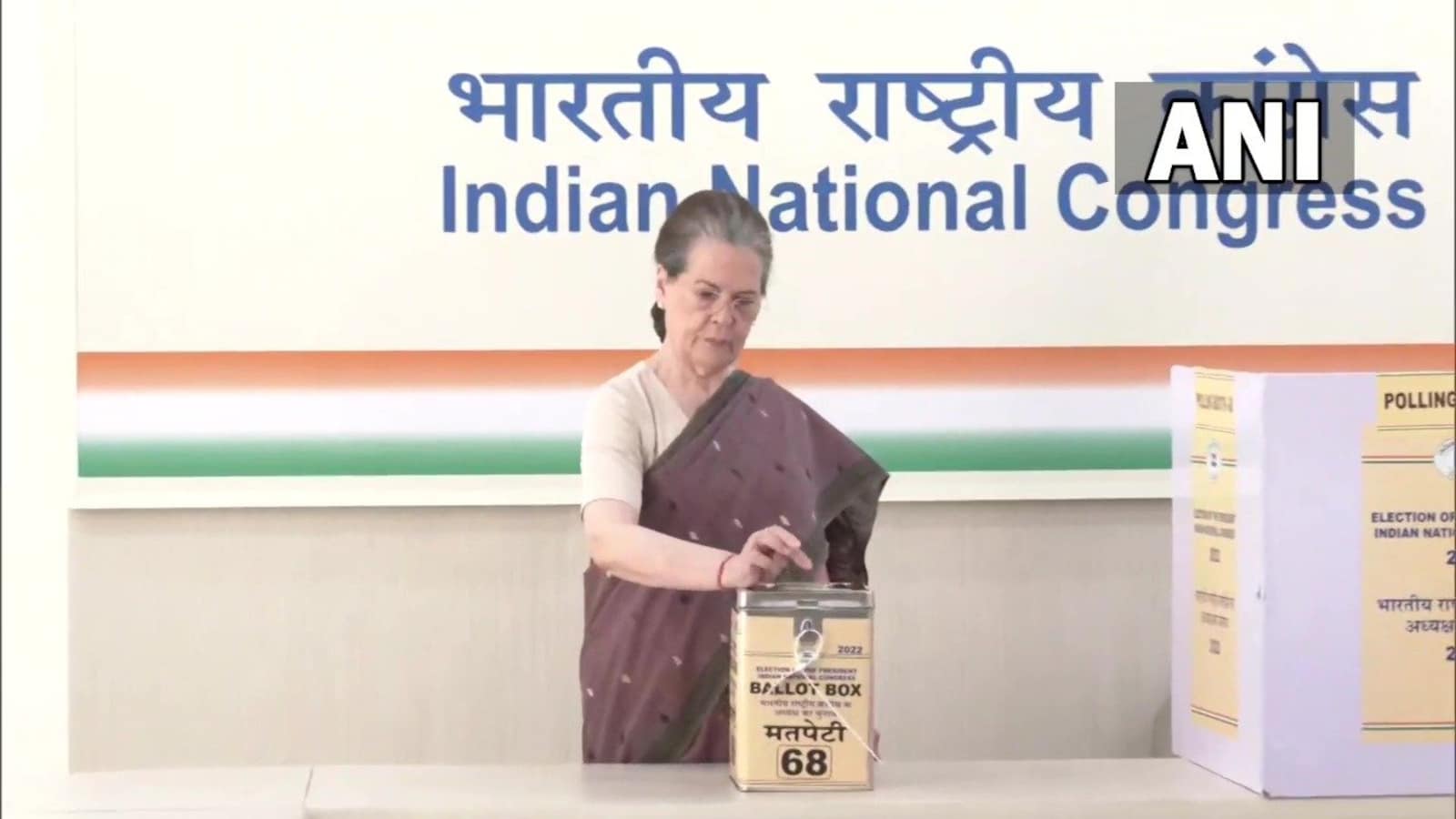 Sonia Gandhi casts vote in Cong Prez polls