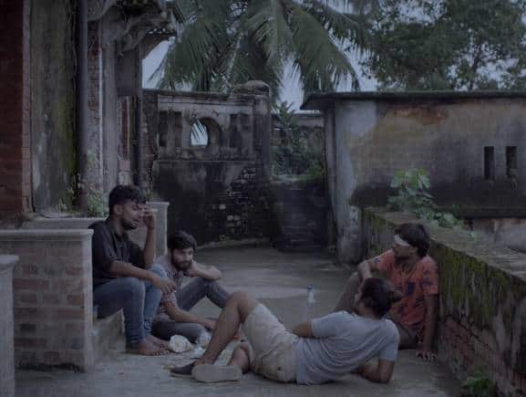 A still from Parth Saurabh's Pokhar Ke Dunu Paar (2022)