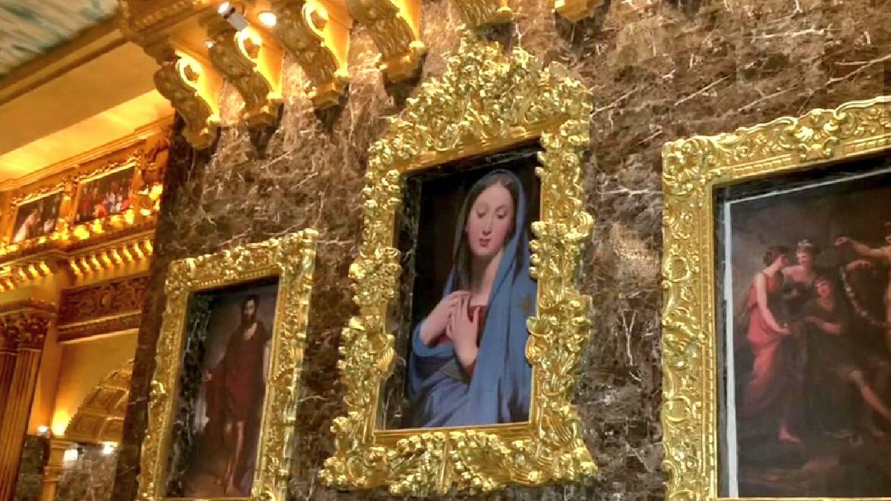 Vatican theme pandal