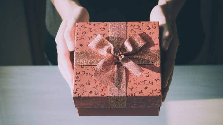 Secret Santa What To Gift Your Colleagues A Last minute Shopping 