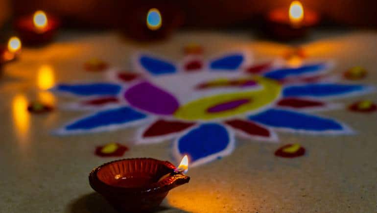 Quick Diwali 2020 Rangoli Design Images & Tutorials: Simple Rangoli  Patterns to Decorate Your Home for Deepavali (Watch Videos) | 🙏🏻 LatestLY