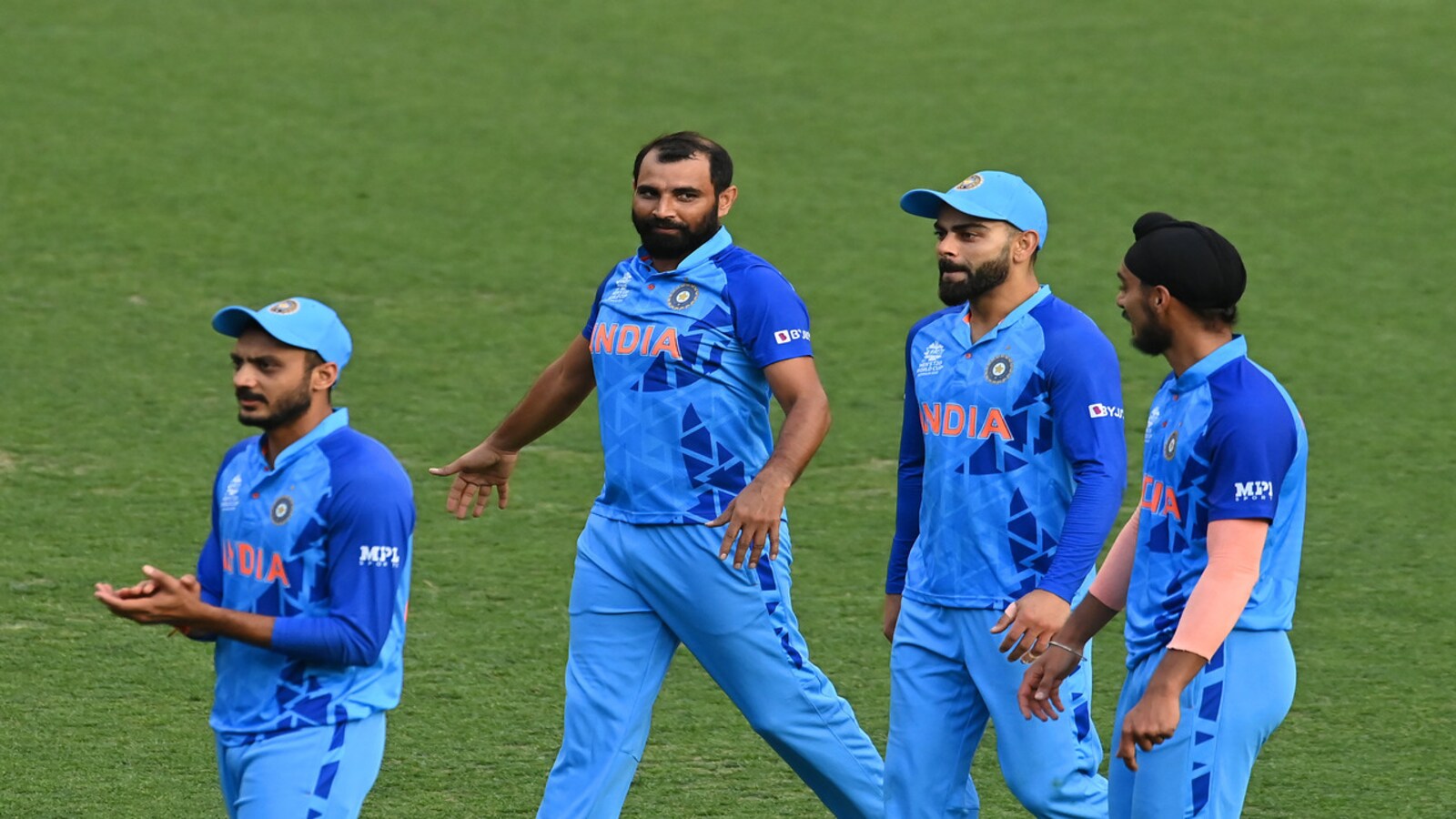T20 World Cup 2022: Before meeting England, Team India enjoys dinner at 'British Raj' T20 World Cup 2022: Before meeting England, Team India enjoys dinner at 'British Raj'