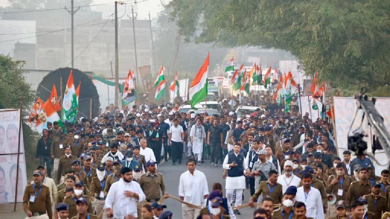 Congress general secretary Priyanka Gandhi Vadra participated in the Bharat Jodo Yatra led by her brother Rahul Gandhi for the second consecutive day on November 25 during its Madhya Pradesh leg. (Image: Congress)
