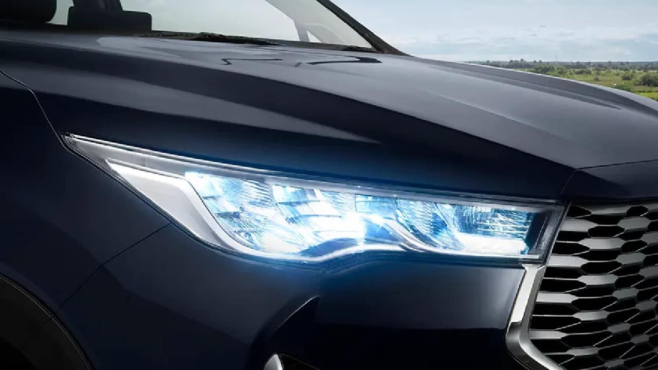 At the rear, things are a little more simple with chunky LED tail lamps and a blacked-out bumper. The faux skid plate makes itself apparent but not as apparent as a rather large exhaust on the right side.