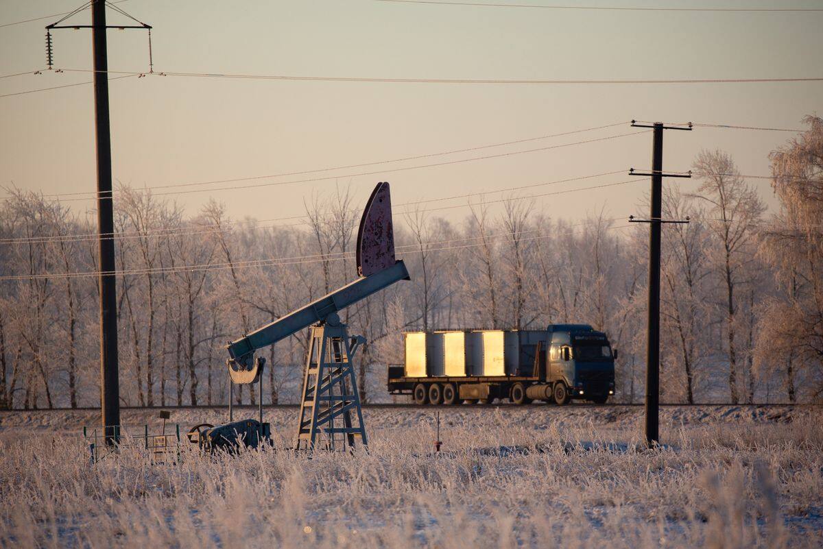 EU considers imposing price cap of $65-$70 on Russian oil