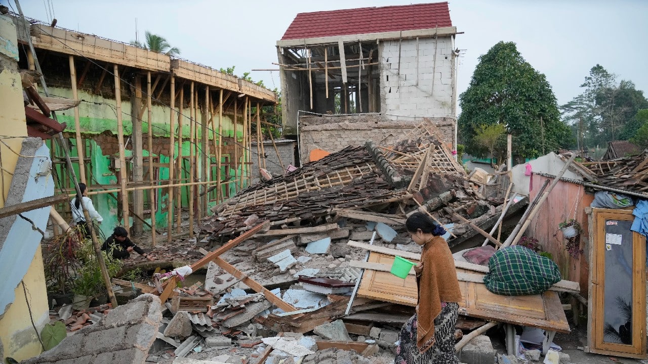Cargo trucks carrying food, tents, blankets and other supplies from Jakarta were arriving early Tuesday in temporary shelters. Still, thousands spent the night in the open fearing aftershocks. (Source: AP)