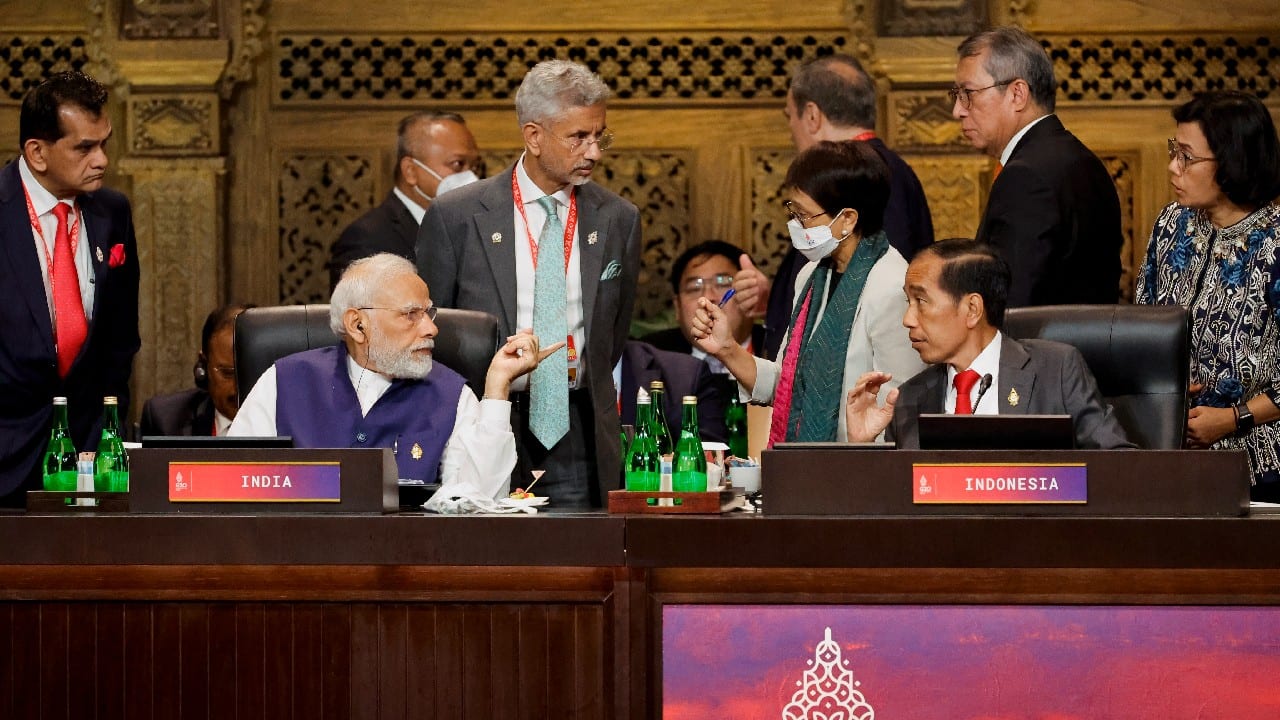 The summit's closing declaration on November 16 is noteworthy in highlighting the war given the divisions among the group, which includes not only Russia itself but also countries such as China and India that have significant trade ties with Moscow and have stopped short of outright condemnation of the war. (Image: AP)