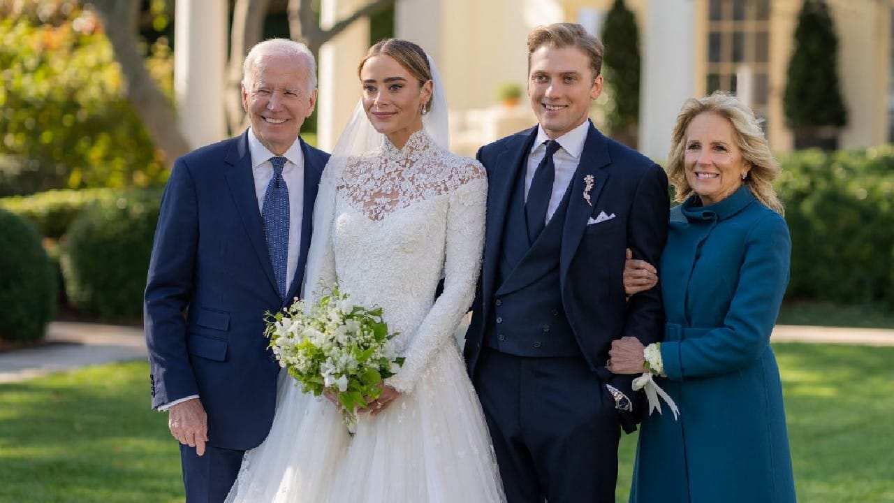 The 28-year-old Washington-based lawyer married Peter Neal, 25, a law graduate, on the mansion's South Lawn in an 11:00 am ceremony witnessed by about 250 guests, according to the White House. The grounds were suitingly decorated with white flowers, as invitees in rows looked on, according to photos taken from far away by AFP. (Image: Twitter @FLOTUS) The 28-year-old Washington-based lawyer married Peter Neal, 25, a law graduate, on the mansion's South Lawn in an 11:00 am ceremony witnessed by about 250 guests, according to the White House. The grounds were suitingly decorated with white flowers, as invitees in rows looked on, according to photos taken from far away by AFP. (Image: Twitter @FLOTUS)