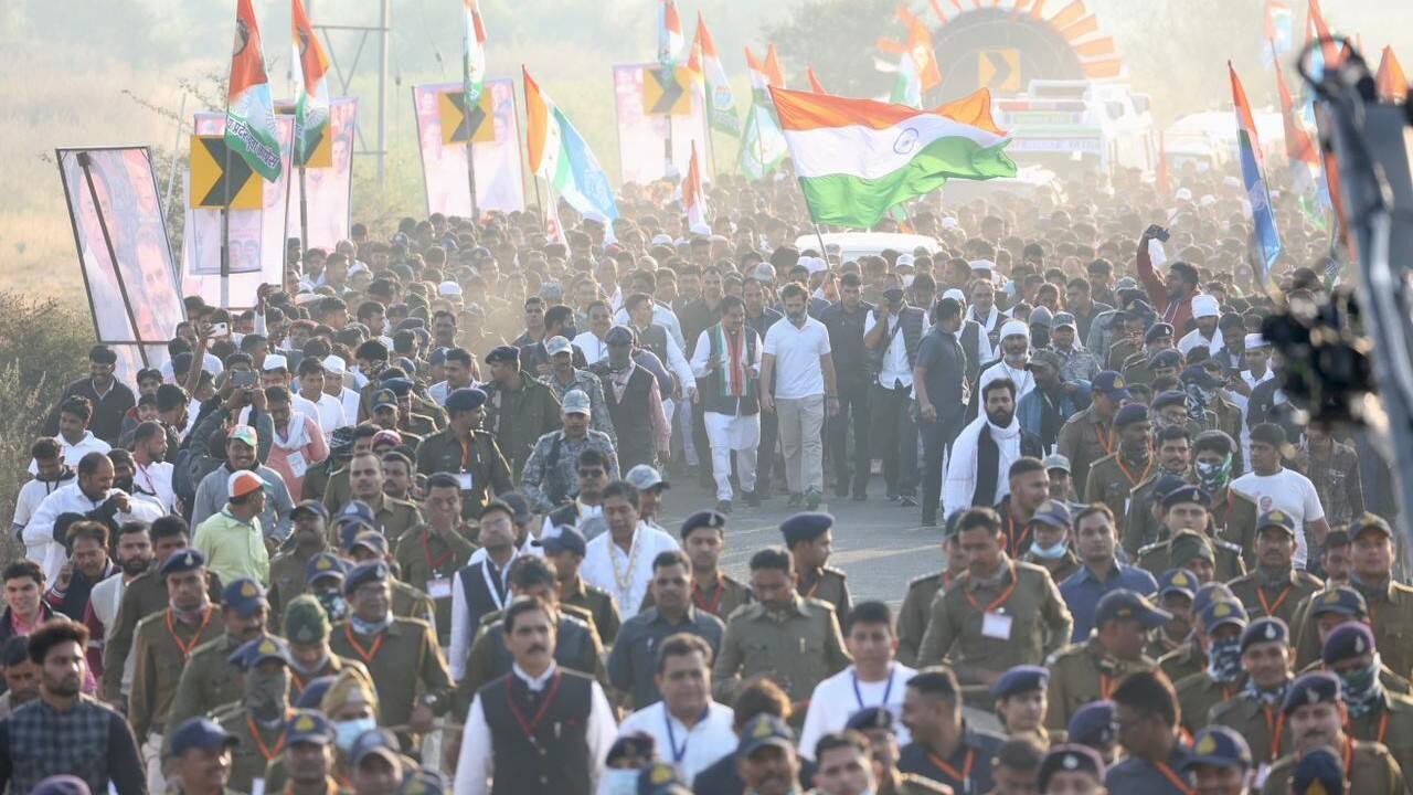 Bharat Jodo Yatra Congress Campaign Led By Rahul Gandhi Enters Madhya Pradesh 8048