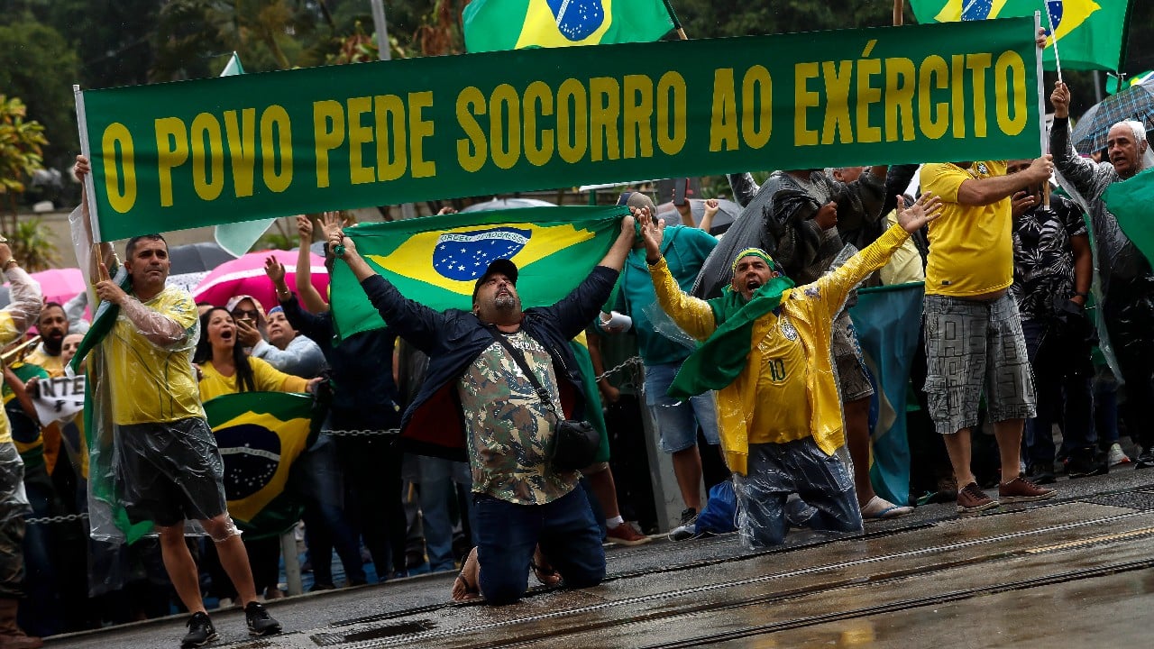 Thousands of supporters of Jair Bolsonaro called on Brazil's military on November 2 to keep the far-right leader in power, even as his administration signaled a willingness to hand over the reins to leftist rival Luiz Inácio Lula da Silva. (Source: AP)