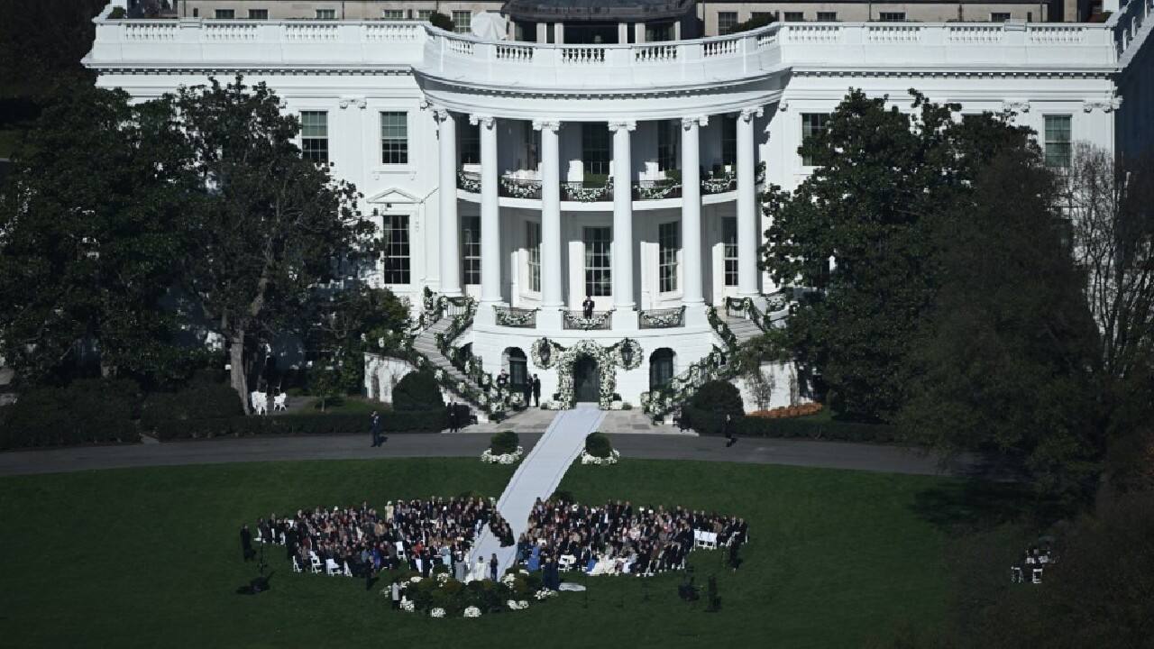 Naomi Biden announced her wedding plans in September on her Instagram account, which features photos of vacations, the Biden clan and her day-to-day life. Biden is very close to his grandchildren, who call him Pop and are often seen with him, even at some official events. (Image: AFP) Naomi Biden announced her wedding plans in September on her Instagram account, which features photos of vacations, the Biden clan and her day-to-day life. Biden is very close to his grandchildren, who call him Pop and are often seen with him, even at some official events. (Image: AFP)