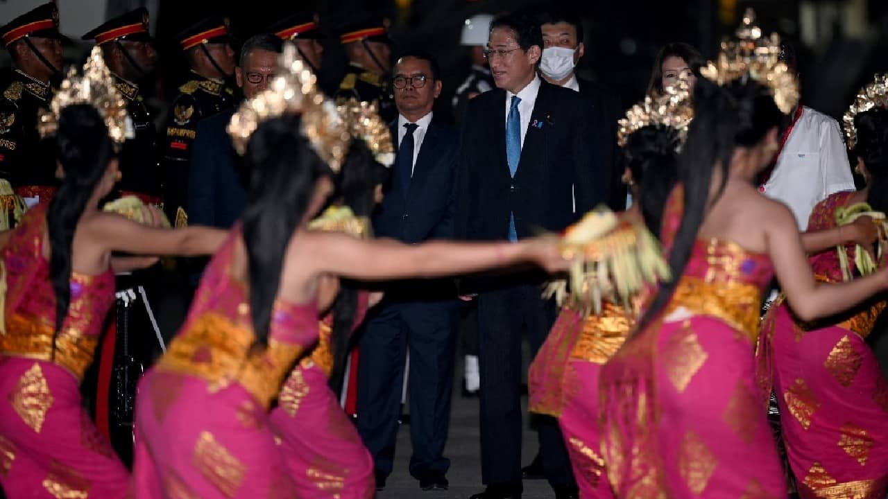 Japan Prime Minister Fumio Kishida (CR) arrives at Ngurah Rai International airport at Tuban, Badung regency on the Indonesian resort island of Bali, on November 13. (Image: AFP)
