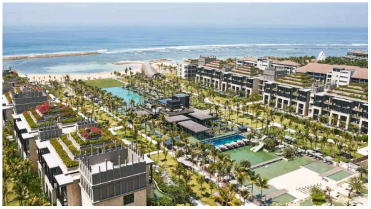 Apurva Kempinski has seven dining outlets, a luxurious ocean-facing spa and fitness centre, as well as versatile meetings and events spaces. 