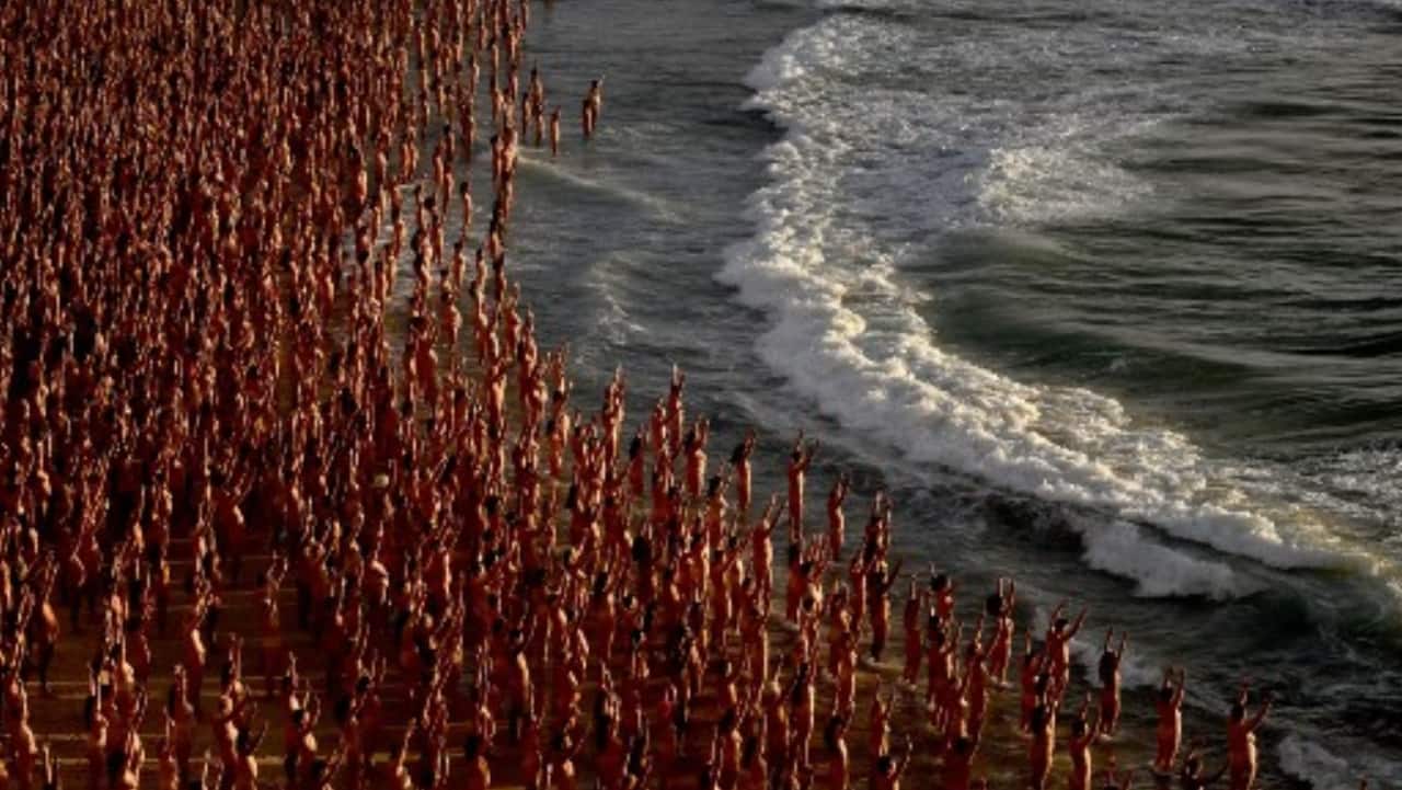 In Pics Thousands Strip Naked On Sydney Beach Moneycontrol News