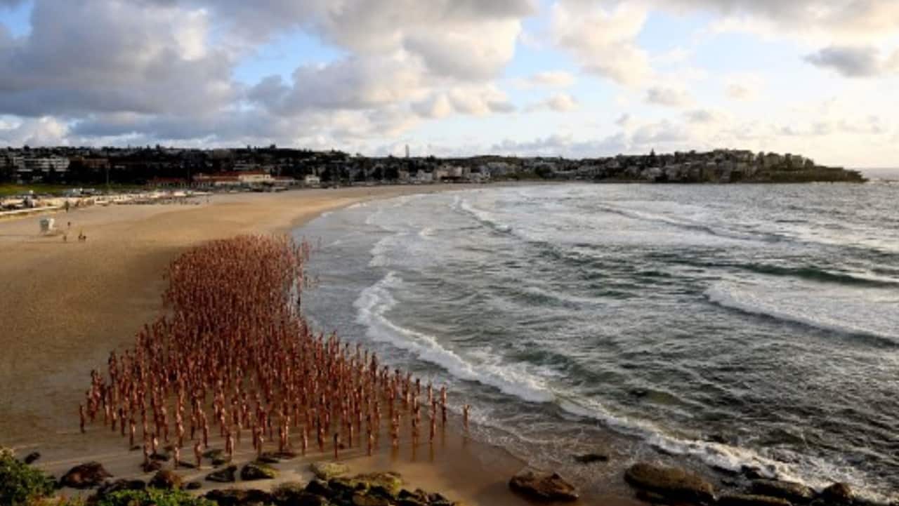 In Pics Thousands Strip Naked On Sydney Beach