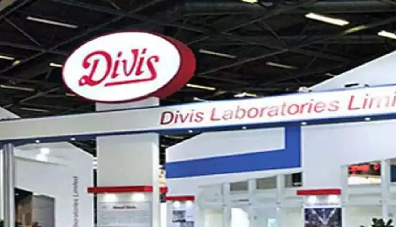 Divi's Laboratories Active funds exited the stock: 10 Active funds holding the stock (as of October 31, 2022): 118 A sample of schemes that totally exited: Bank of India Bluechip, Divi's Laboratories and Union Focused Fund