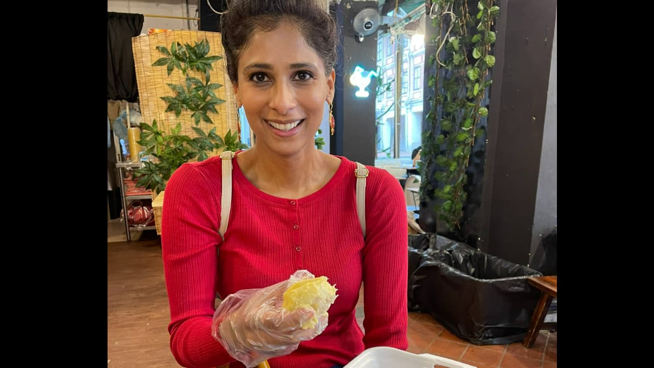 Gita Gopinath tries the world’s smelliest fruit. Her review