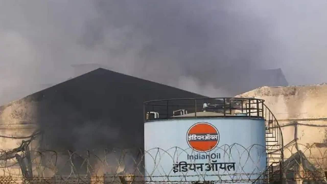 Indian Oil Corporation: Indian Oil Corporation raises Rs 2,500 crore via NCDs. The oil marketing company has raised Rs 2,500 crore by issuing 25,000, 7.44% NCDs of Rs 10 lakh each on private placement basis. IOC will utilise funds for refinancing existing borrowing or funding capital expenditure.