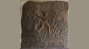 Rajendra Chola depicted in battle at the Kolaramma temple. After Rajendra I became sole co-ruler in 1015–1016, it seems to have been both a personal and a political imperative to outdo the conquests of his father. (Image via Wikimedia Commons)