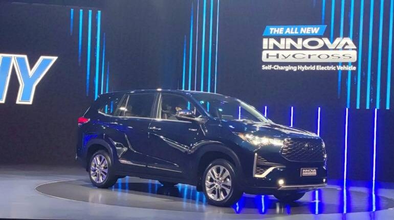 Toyota Innova Hycross unveiled; gets 21.1 km/l mileage thanks to strong ...