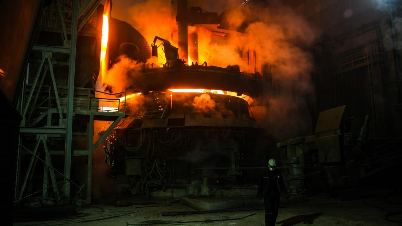 Man falls into 720°C tub of molten aluminium and lives to tell the tale