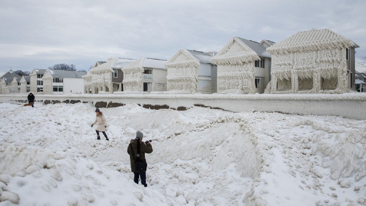 Winter Wonderland| Homes and piers covered in ice after winter ...