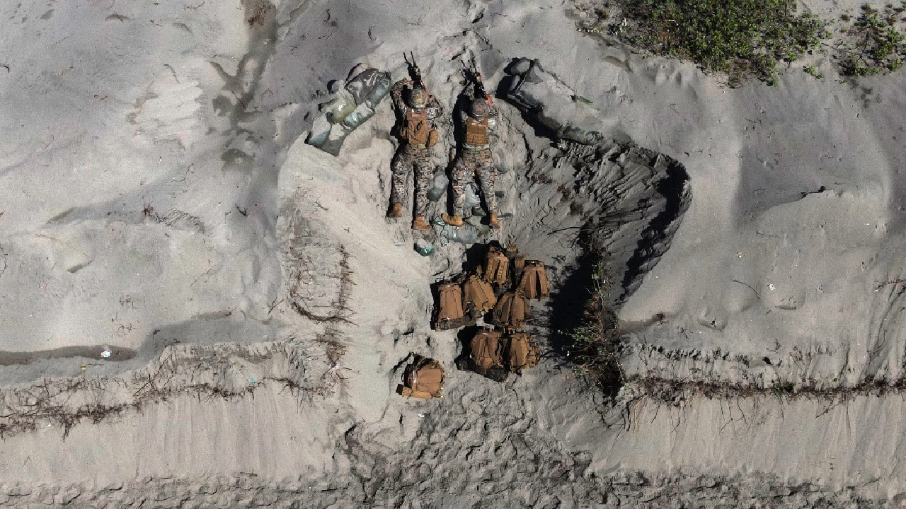 U.S. Marines take their positions during an annual U.S.-Philippines joint military exercise titled Balikatan, Tagalog for &quot;shoulder-to-shoulder&quot;, on the beaches of Claveria, Cagayan province, northern Philippines, March 31. (Image: AP)