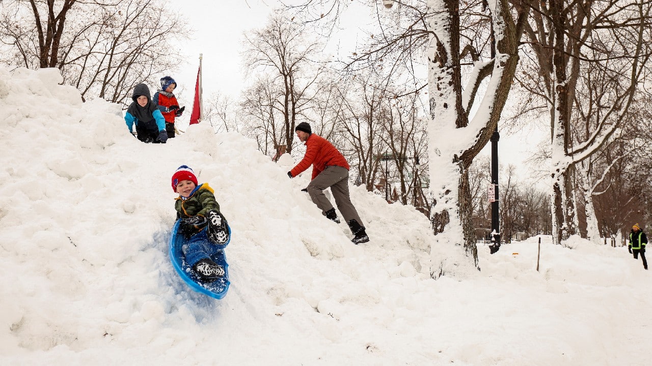 The region in and around Buffalo, New York, downwind of Lake Erie and Lake Ontario emerged as ground zero for an Arctic deep freeze and massive winter storm that extended over most of the United States last week and through the Christmas holiday as far south as the Mexican border. Confirmed storm-related deaths in New York's Erie and Niagara counties rose to 32 on December 27, officials said, as snowfall began to taper off. Emergency crews continued locating and removing vehicles left buried under mounds of snow and drifts several feet high. (Image: Reuters)