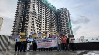 Home buyers of US Open project in Mumbai's Mulund area.