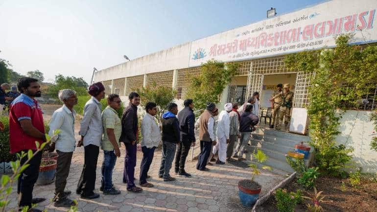 Lok Sabha Elections 2024: Are employees entitled to 'paid leave' on voting day? Here's what Constitution says - Vimarsana News