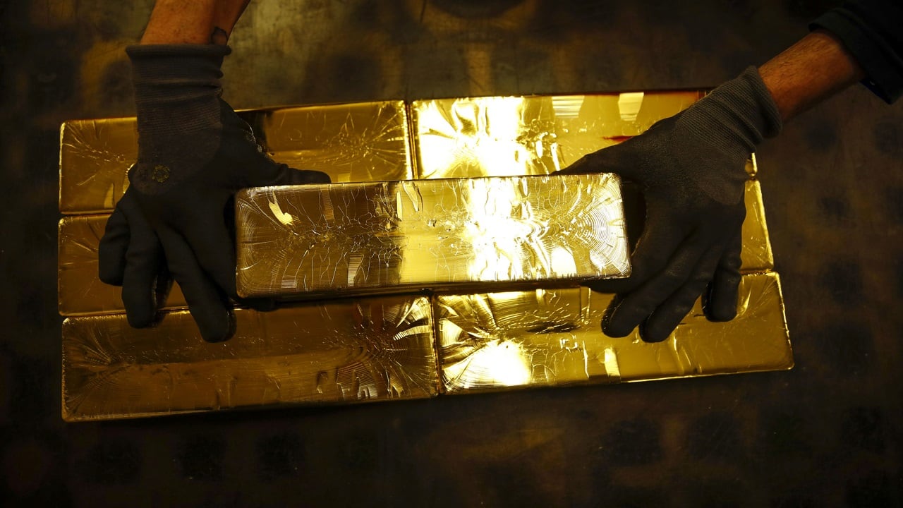 Trade ministry seeks to cut gold tariff to curb smuggling