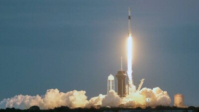 In PICS | SpaceX launches 40 internet satellites to orbit for rival company OneWeb