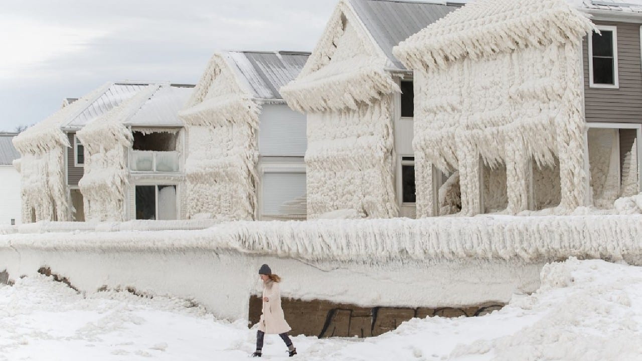 Winter Wonderland| Homes and piers covered in ice after winter ...