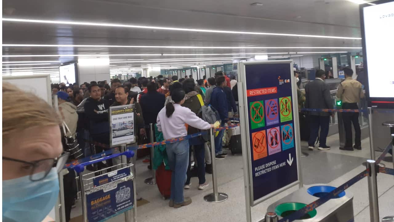 Delhi Airport chaos continues as passengers complain of long queues, security check delays Delhi Airport chaos continues as passengers complain of long queues, security check delays