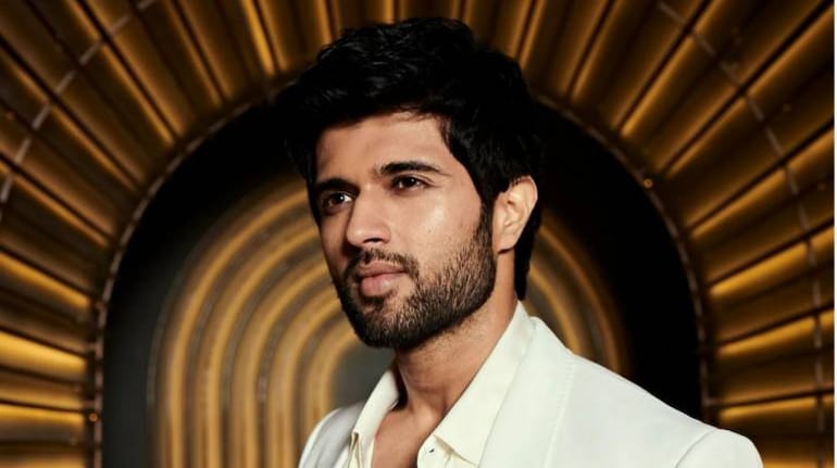 Vijay Deverakonda announces all-expenses-paid trip for a 100 lucky fans Vijay Deverakonda announces all-expenses-paid trip for a 100 lucky fans
