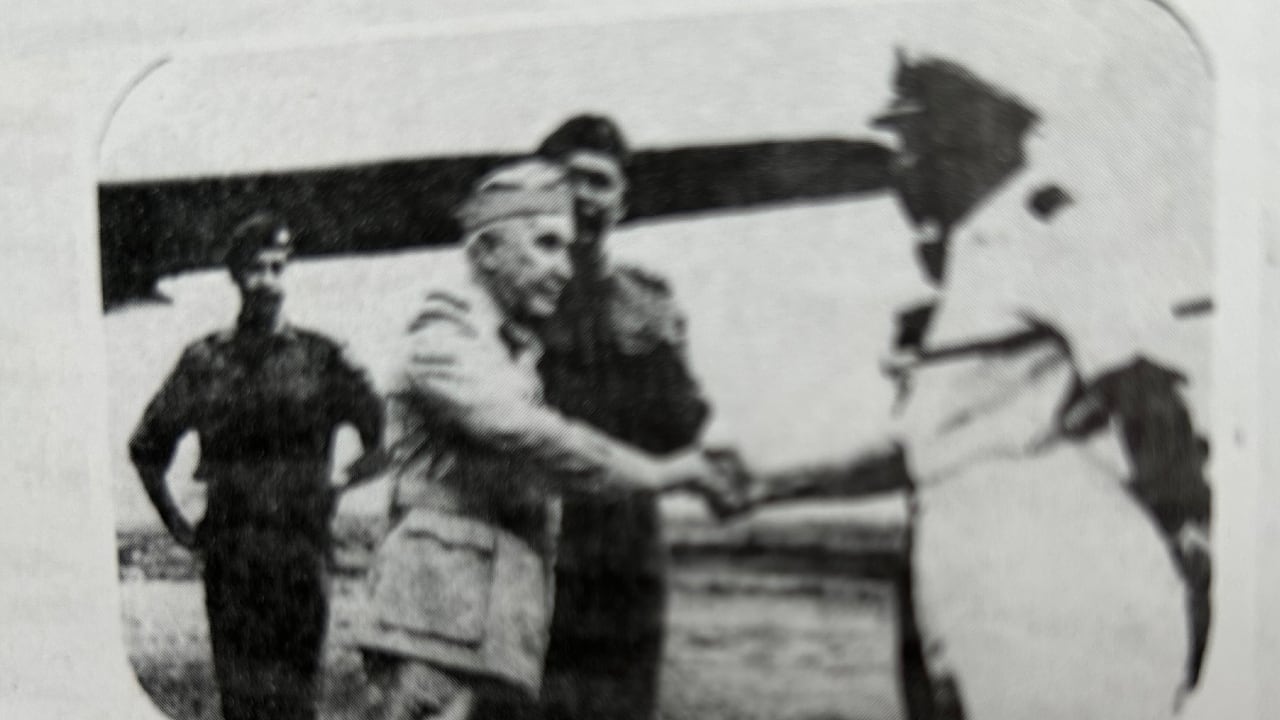 The last Portuguese Governor General Manuel Antonio Vassalo e Silva being given an official send-off at Dabolim airport  by the Indian Navy Commodore I.K. Puri. Brigadier Chaudhuri was also present. (Photo courtesy of Krishnadas Shama State Central Library, Goa)