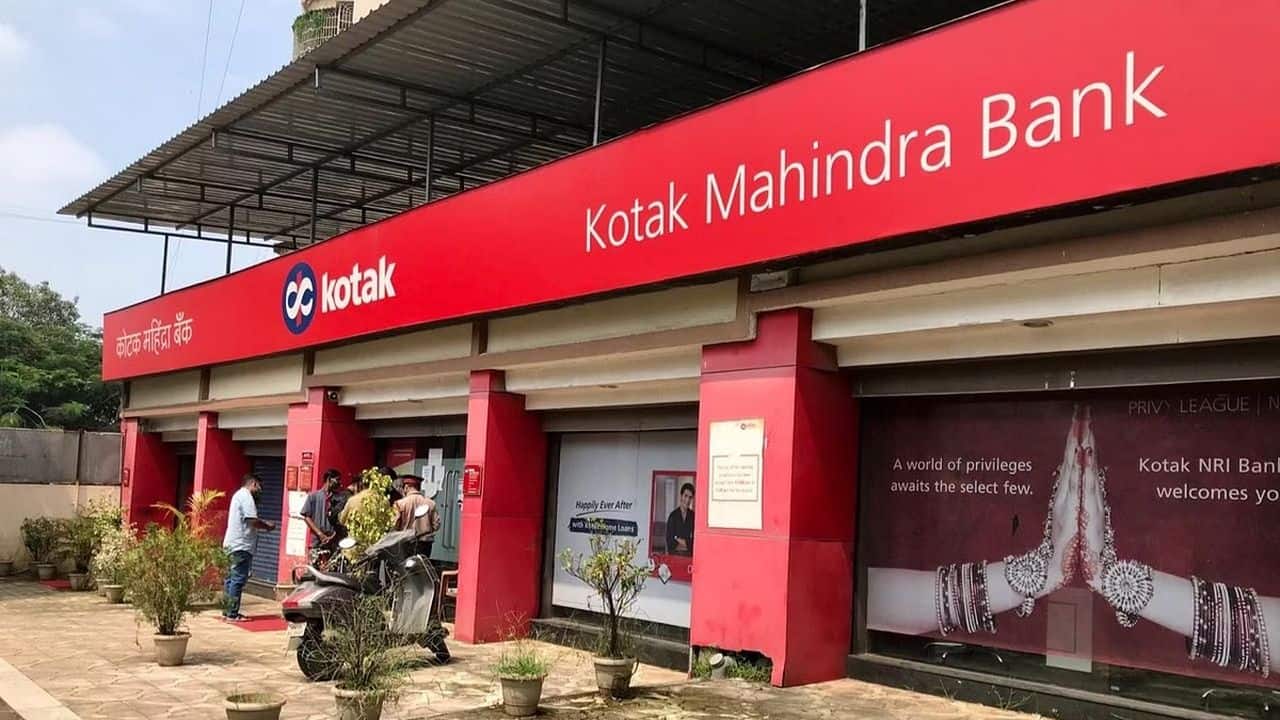 Kotak Mahindra Bank servers down since morning; users complain of issues with both banking app, net banking