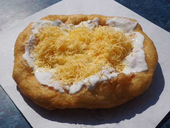 Lángos. (Photo: Wikimedia Commons)