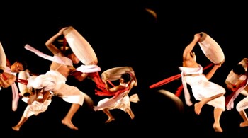 Astad Deboo and his troupe of Manipuri drummers presenting a dance performance at Old fort Delhi on October 6, 2009. (Photo: Ramesh Lalwani via Wikimedia Commons)